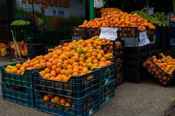 Kıbrıs 'ta Açık Pazar' da Tropikal Meyve ve Yerel Üretim