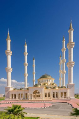 Kuzey Kıbrıs 'taki Iconic Hala Sultan Camii geleneksel İslami tasarıma sahip, kültürel, mimari ve seyahat tasvirleri için ideal.