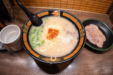 Osaka, Japonya - 13 Eylül 2024: Osaka, Japonya 'da ünlü Ichiran Ramen noodle restoranı.