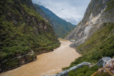  Kaplan Sıçrayan Geçidi - Lijiang Şehri yakınlarında, Yunnan, Çin 'in güneybatısında.