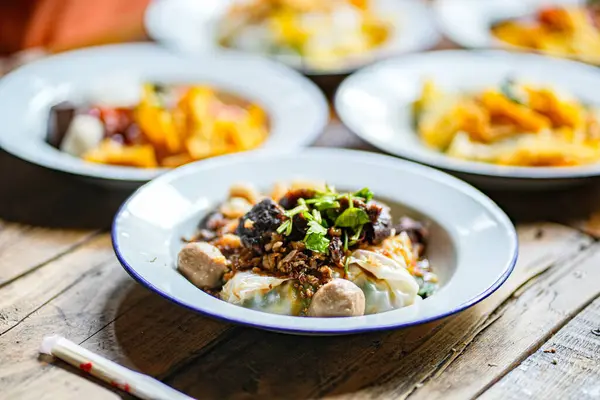 Asya mutfağı. Kafe 'de Tayland yemekleri çeşitliliği. 