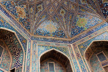 Mozaiklerle süslenmiş antik doğu kemeri Semerkant, Özbekistan 'daki antik cami. Tarihi simgeler. - Evet. Yüksek kalite fotoğraf