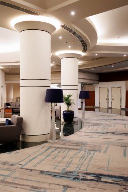 Fujairah, BAE, modern bir otel binasının modern lobisi. Yüksek kalite fotoğraf