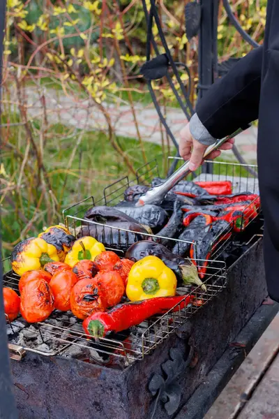 Izgara sebze. Kızarmış tatlı biber, ramiro biberi, domates ve patlıcan. Yüksek kalite fotoğraf