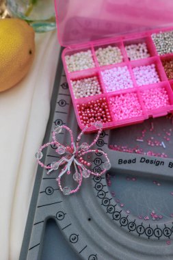 Hobi konsepti. Mücevher yapımında kullanılan tablet. Üst görünüm. Yüksek kalite fotoğraf