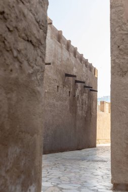 1 Nisan 2024 Dubai, BAE. Dubai sokakları, sakin ve sakin bir cadde. Yüksek kalite fotoğraf