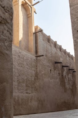 1 Nisan 2024 Dubai, BAE. Dubai sokakları, sakin ve sakin bir cadde. Yüksek kalite fotoğraf