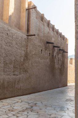 1 Nisan 2024 Dubai, BAE. Dubai sokakları, sakin ve sakin bir cadde. Yüksek kalite fotoğraf