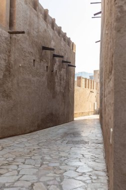 1 Nisan 2024 Dubai, BAE. Dubai sokakları, sakin ve sakin bir cadde. Yüksek kalite fotoğraf