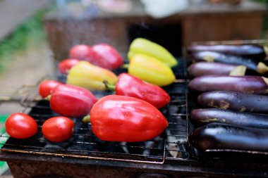 Izgara sebze. Kızarmış biber, domates ve patlıcan. Yüksek kalite fotoğraf