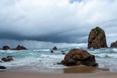 Akdeniz kıyısının güzel deniz manzarası