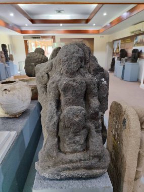 Tarihi Taş oymacılığı Mistik bir figürü temsil ediyor, Antik Sanatsal Gelenekleri yansıtıyor