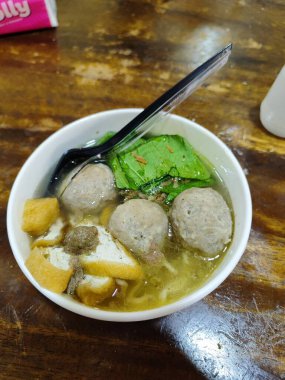 Sıcak ve rahatlatıcı Endonezya Bakso Çorbası, Her Yemek İçin Mükemmel
