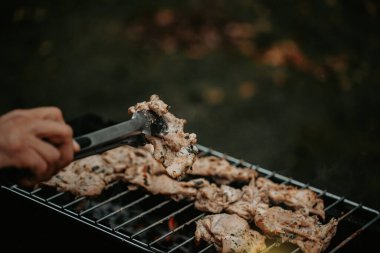 Mangalda tavuk ızgarası.