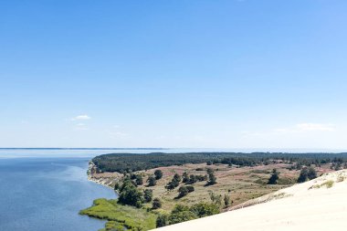 Litvanya, Curonian Lagünü 'ndeki büyük kum tepesinden baltık denizine