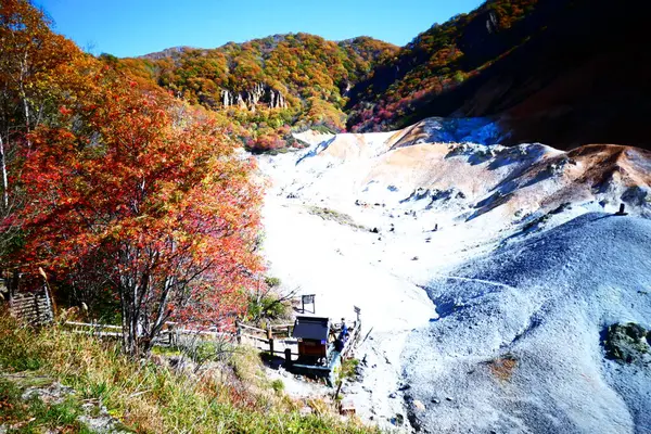 Roshiji İlçesi Shiraji Köyü, Shishifecture, Hubei Bölgesi 'ndeki renkli sonbahar manzarası.
