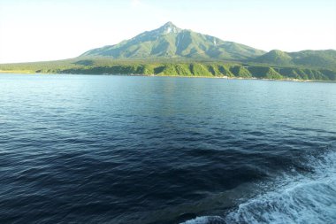 Güzel Rishiri Adası, Hokkaido 'da uzak bir ada.