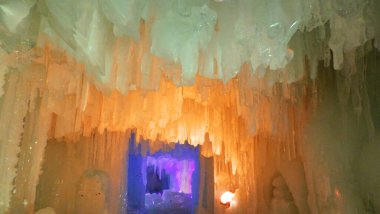 Shikotsu Gölü Buz Festivali 2025 yılında düzenlendi.