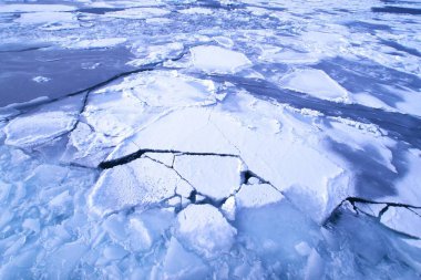 İzlanda 'daki kulsarsarsarll gölündeki buzdağlarının hava manzarası.