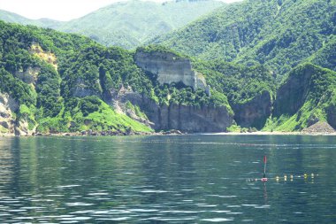Shiretoko 'nun göz kamaştırıcı mavi dünya doğal miras bölgesi.