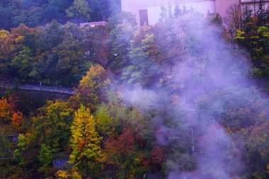 Jozankei Onsen ve onun güzün sonundaki muhteşem manzarası