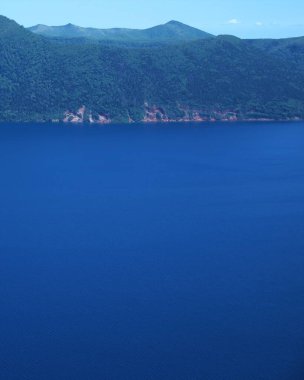 Hokkaido 'daki Mashu Gölü' nün muhteşem manzarası.