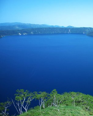 Hokkaido 'daki Mashu Gölü' nün muhteşem manzarası.