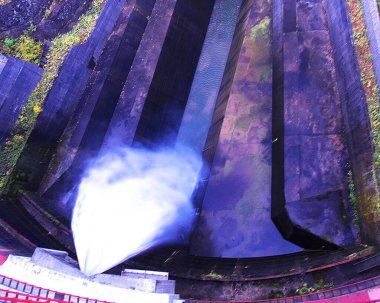 Sonbaharın sonunda güzel Hoheikyo Barajı