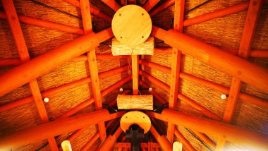 Shiraoi kasabasında Poroto Gölü kıyısında doğan harika bir Upopoy.