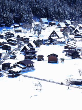 Shirakawa-go 'nun yoğun kar bölgesinin muhteşem manzarası.