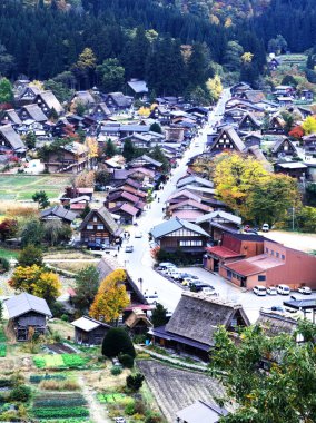 Shirakawa-go 'nun yoğun kar bölgesinin muhteşem manzarası.