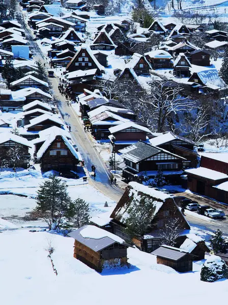 Shirakawa-go 'nun yoğun kar bölgesinin muhteşem manzarası.