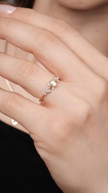 Lüks Aşıklar İçin Sersemletici Altın ve Elmas Mücevherler