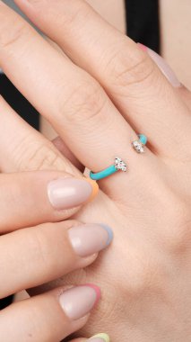 Zarif Altın Ayarlar 'da Lüks Elmas Mücevherler