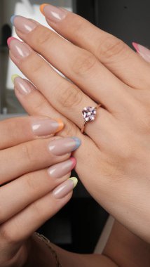 Zarif Altın Ayarlar 'da Lüks Elmas Mücevherler