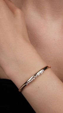 Zarif Altın Ayarlar 'da Lüks Elmas Mücevherler