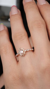 Zarif Altın Ayarlar 'da Lüks Elmas Mücevherler