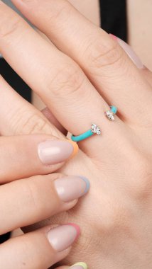 Zarif Altın Ayarlar 'da Lüks Elmas Mücevherler