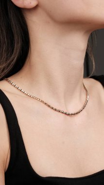 Onun için Değerli Altın ve Elmas Mücevherler