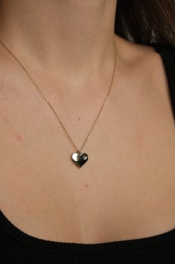 Onun için Değerli Altın ve Elmas Mücevherler