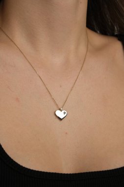 Onun için Değerli Altın ve Elmas Mücevherler