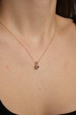 Onun için Değerli Altın ve Elmas Mücevherler