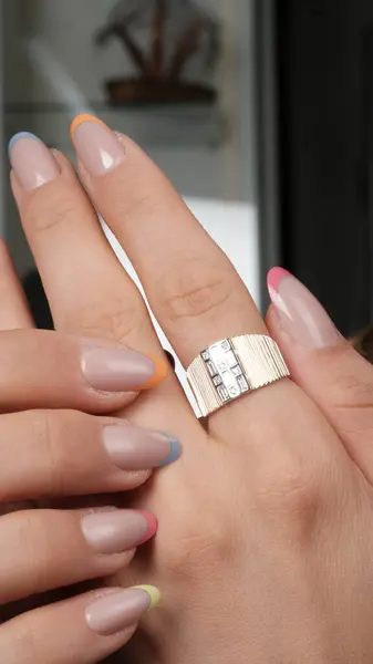 Zarif Altın Ayarlar 'da Lüks Elmas Mücevherler