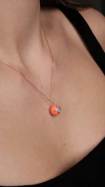 Onun için Değerli Altın ve Elmas Mücevherler