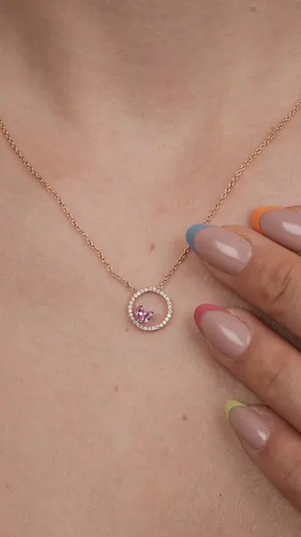 Onun için Değerli Altın ve Elmas Mücevherler