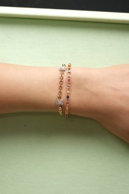 Onun için Değerli Altın ve Elmas Mücevherler