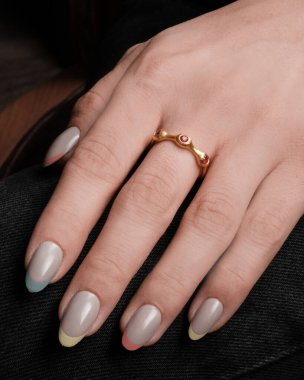 Onun için Değerli Altın ve Elmas Mücevherler