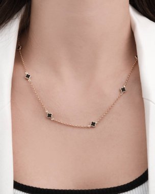 Her Tarz İçin Parlayan Elmas ve Altın Mücevher