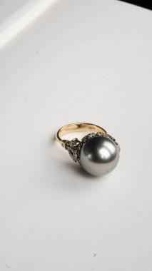 Güzel Mücevher Koleksiyonu: Elmaslar ve Altın Mücevherler