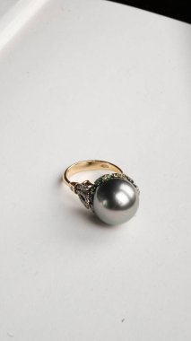 Şık ve Zarif Altın Elmas Mücevherler